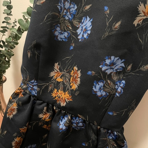 Floral backless dress - Picture 3 of 4